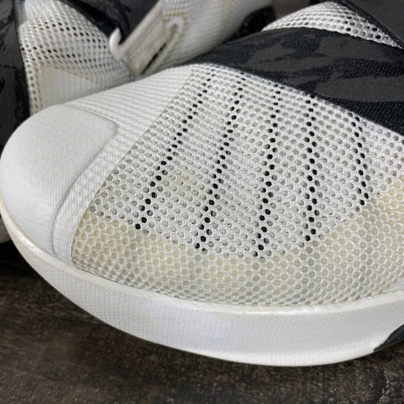 Nike Lebron Soldier 9 Premium Basketball Shoes - Picture 5 of 12